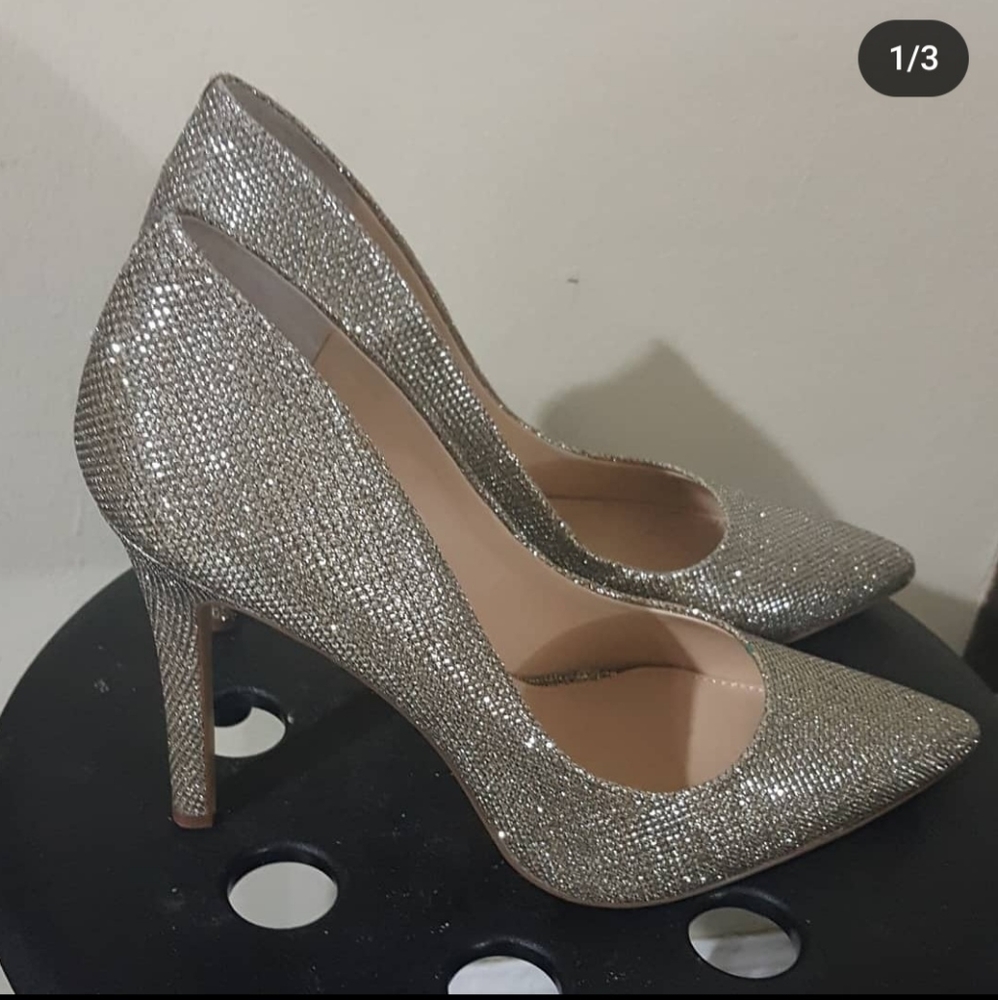 Vince Camuto  gold glitter Heels Size 10M